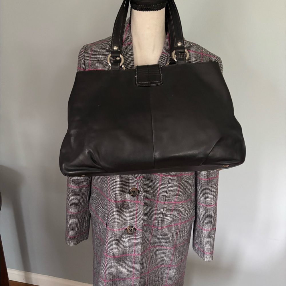 Coach Y2K Soho east West Black Leather Shoulder Bag featuring silver hardware - Picture 5 of 9